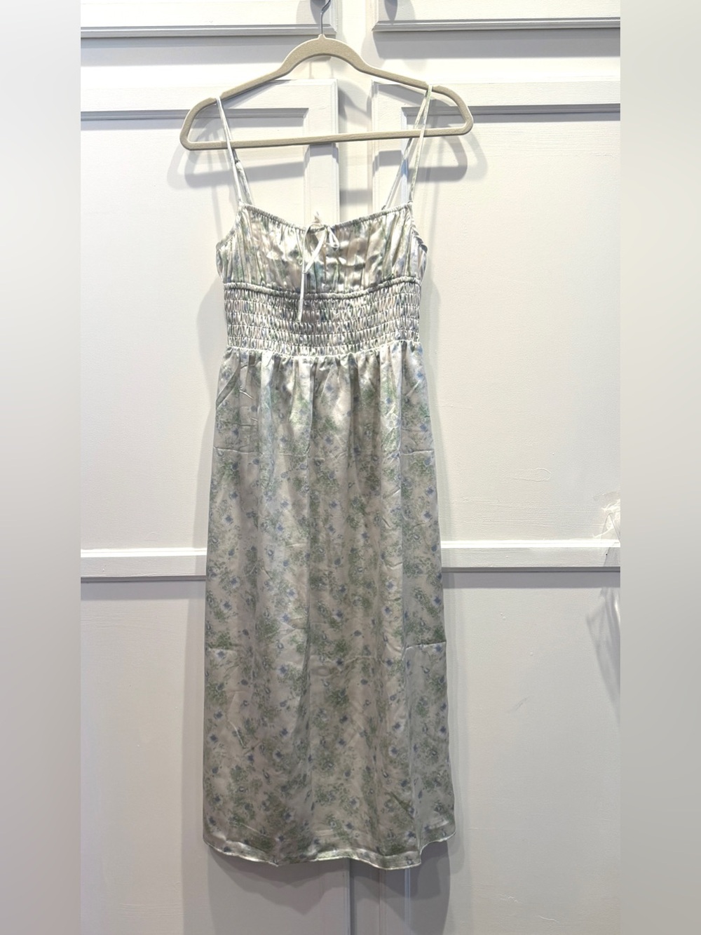 NWOT ASTR The Label Cream Blue Floral Smocked Satin Midi Dress Size XS